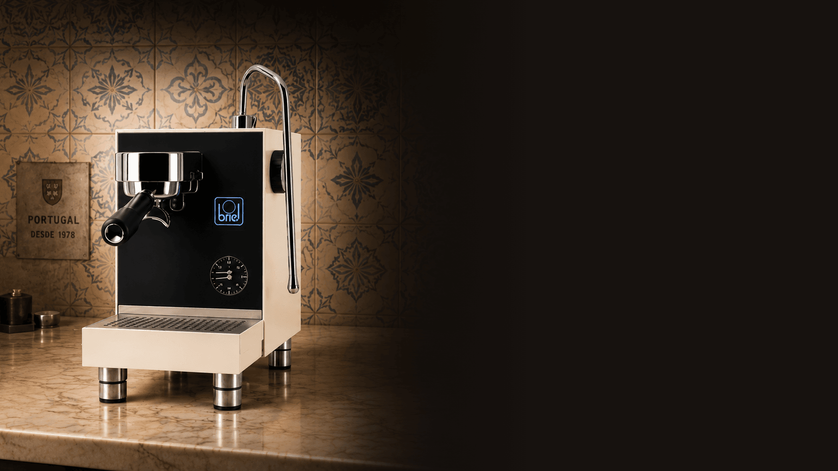 Máquina de café Briel con jarra de café de filtro incorporada, con ingeniería propia